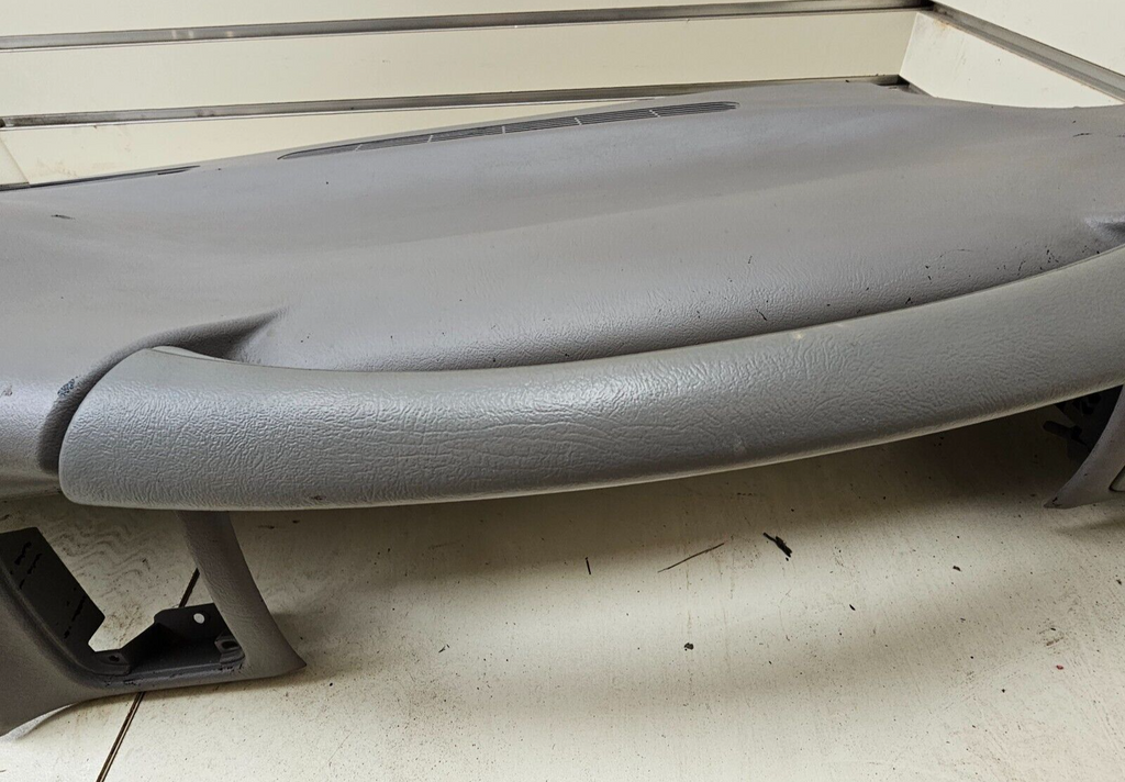 99-06 SILVERADO SIERRA TAHOE Upper Dash Cap Cover Top Dashboard Pad LT Gray DP1