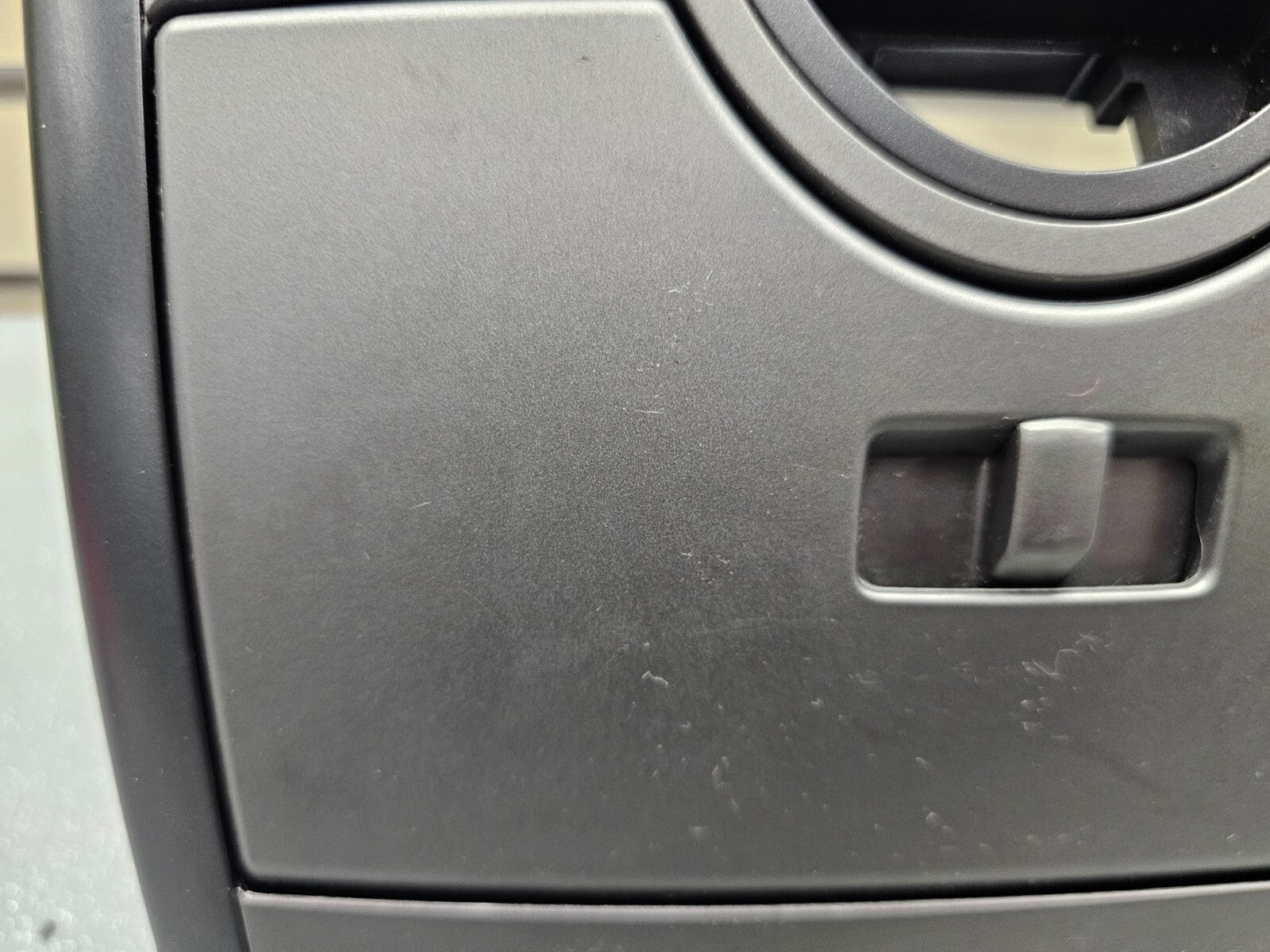 10-11 KIA SOUL PLUS CENTER DASH FM RADIO STEREO DISPLAY TRIM PANEL BEZEL DK GRAY