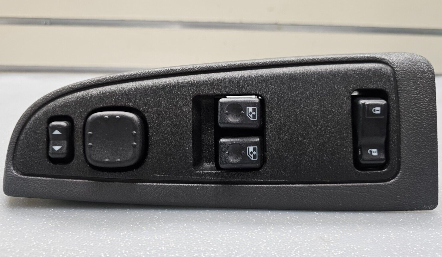 03-06 Silverado Sierra Power Front Driver Window Control Switch Assembly WS4
