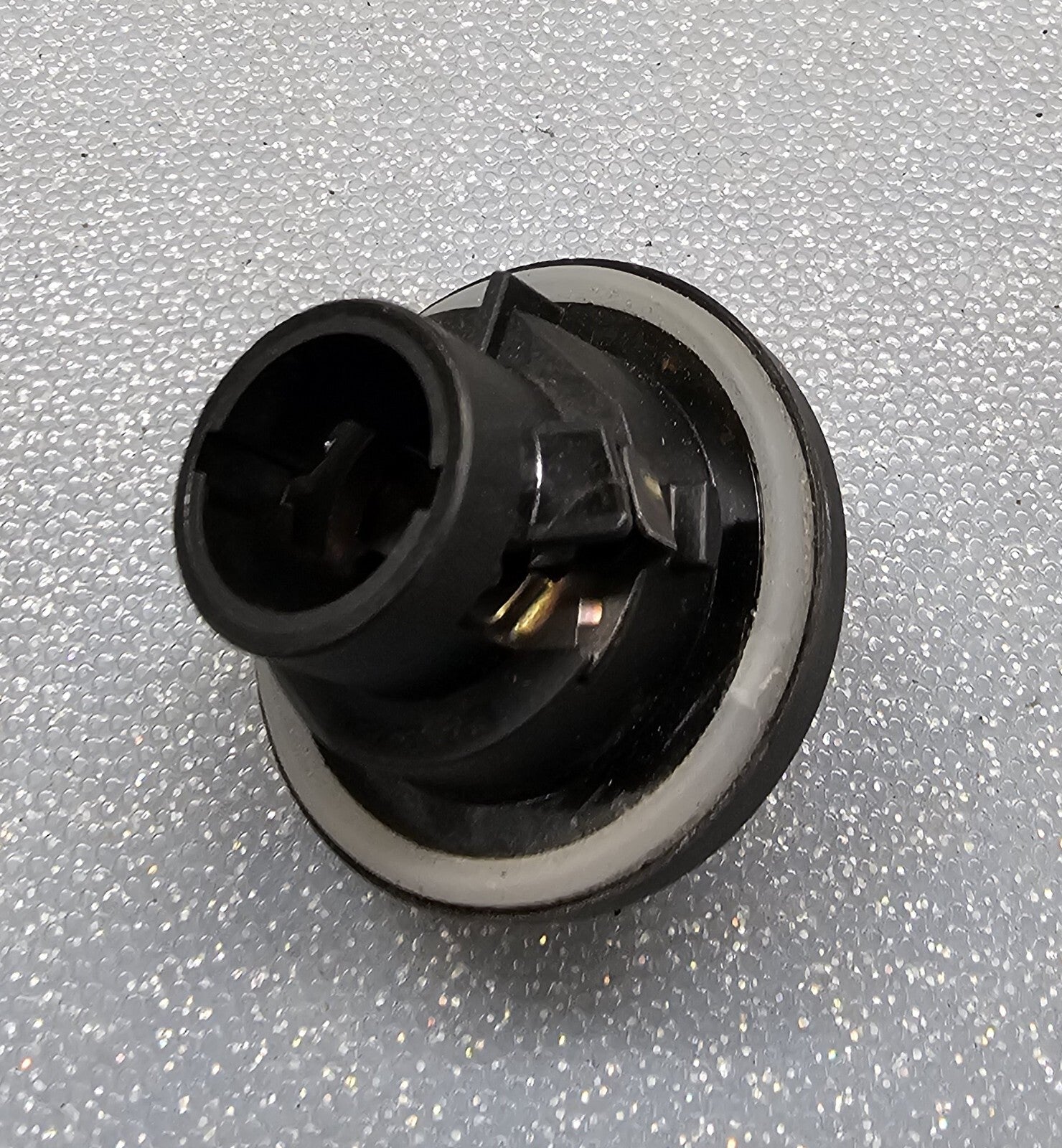 05-10 VW Jetta Rabbit MK5 Headlight Head Lamp Turn Signal Bulb Holder Socket OEM