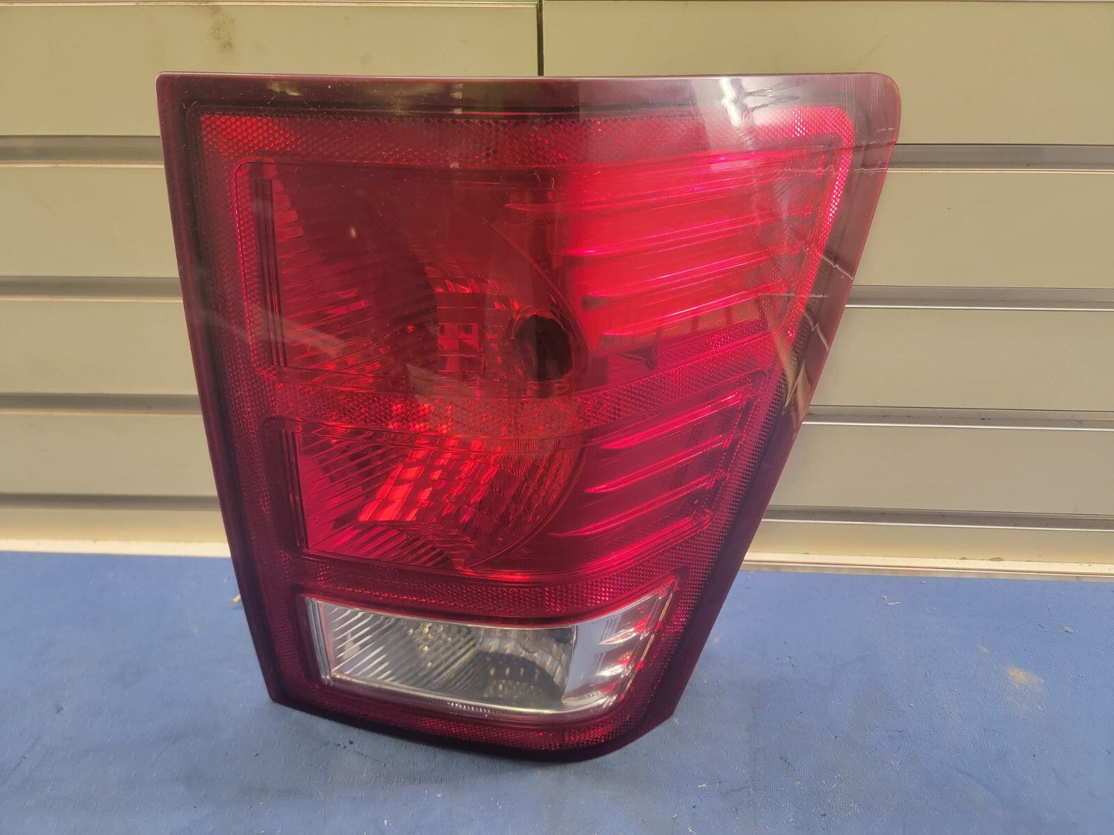 07-10 Jeep Grand Cherokee Tail light Right Passenger Side Assembly Chrome