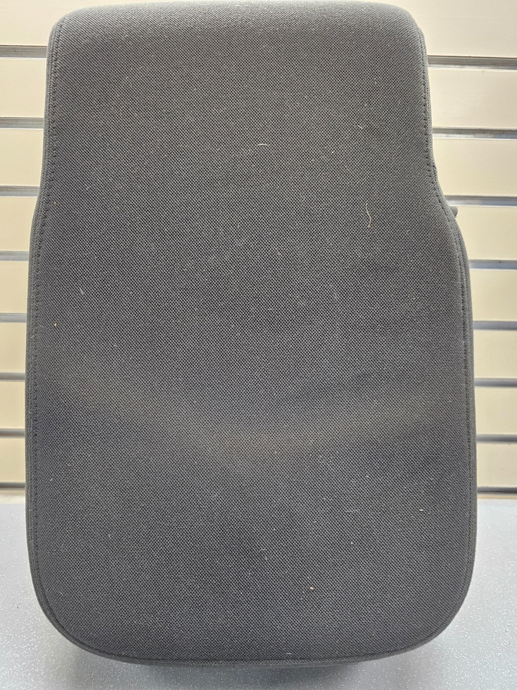 07-13 SILVERADO SIERRA Center Console JUMP SEAT ARM REST Leather/Cloth Black JS5
