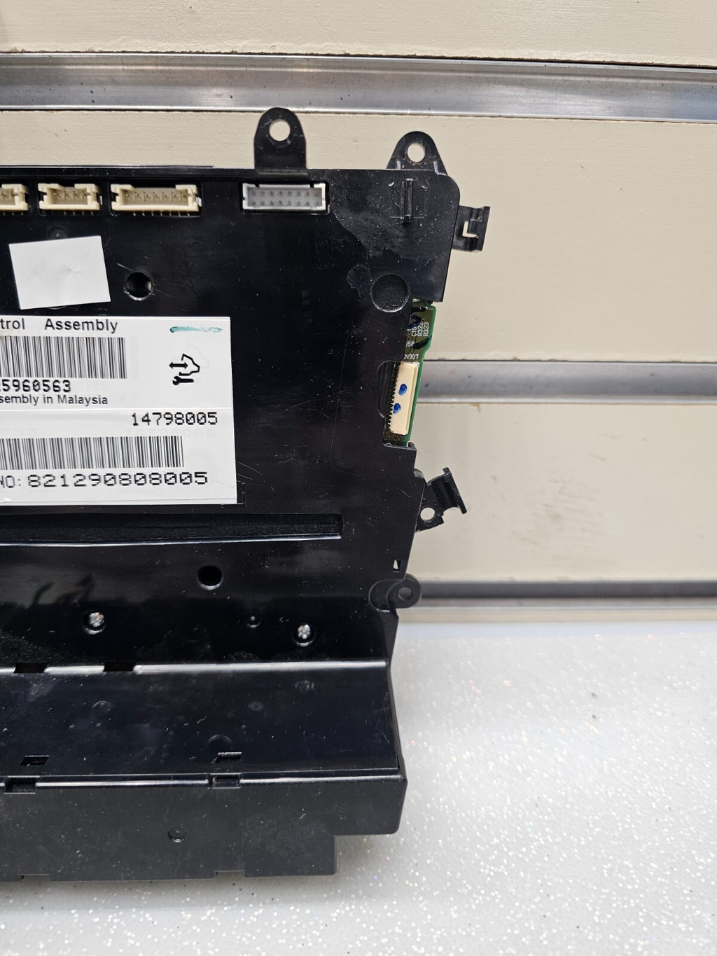 🔥10-12 Cadillac SRX HVAC radio Control Panel AM-FM-XM-CD-MP3 opt UYE KA1
