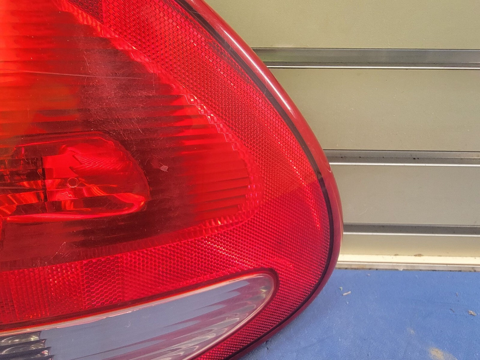 04-07 Chrysler Town Country Dodge Grand Caravan Passenger Tail light Assembly