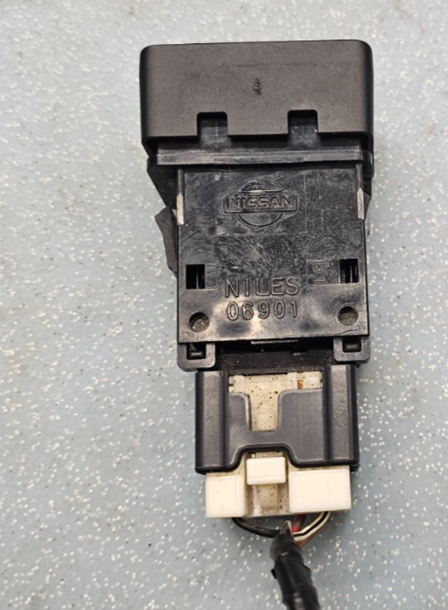 04-15 Armada Titan Hazard Emergency Warning Light Button Control Switch Assembly