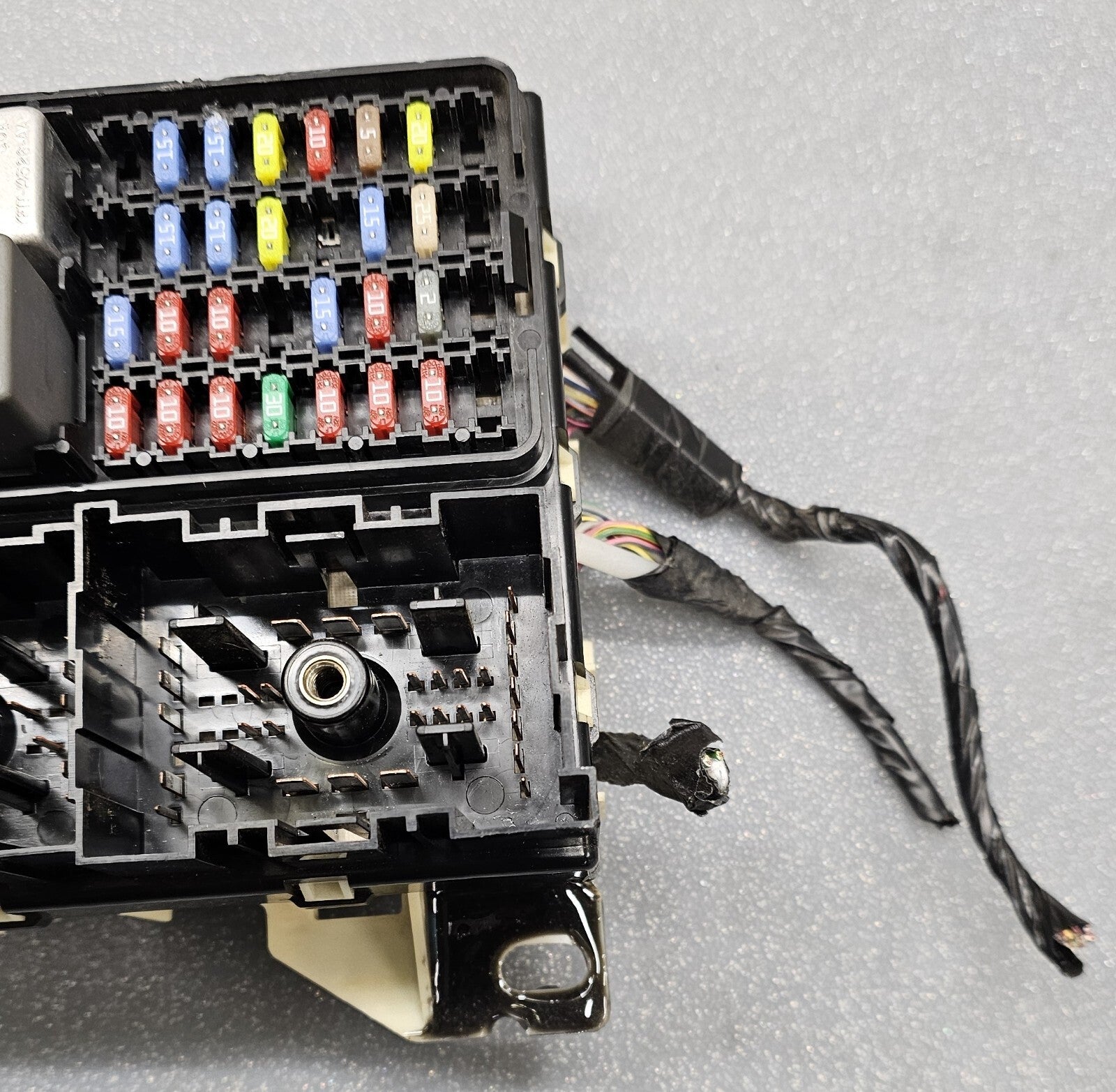 06-07 FORD TAURUS FUSE BOX BCM GEM MODULE MULTIFUNCTION RELAY OEM