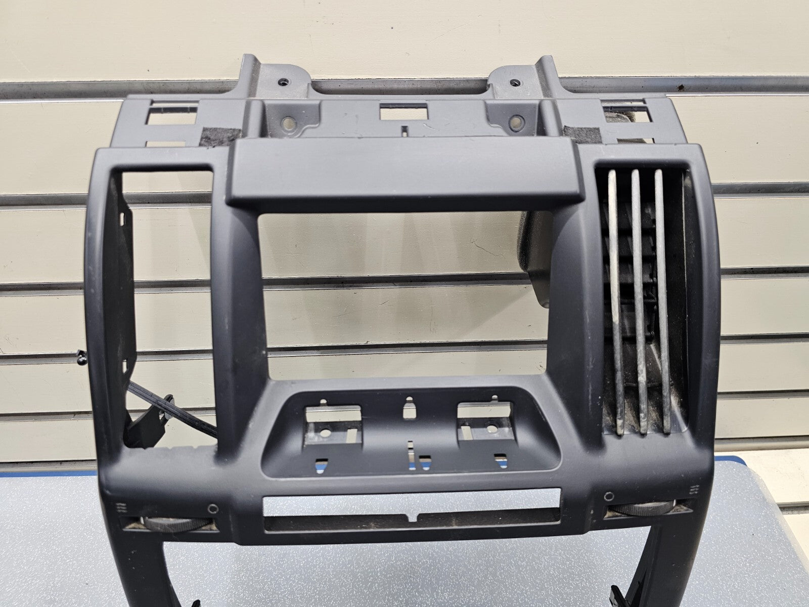 🔥08-15 Land Rover LR2 Dash Center Radio Stereo Display Bezel Trim Panel Gray
