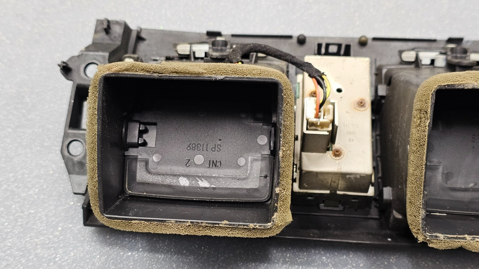 🔥06-11 Cadillac DTS Dash Center Air Vent Heater Bezel Conditioning BLACK OEM
