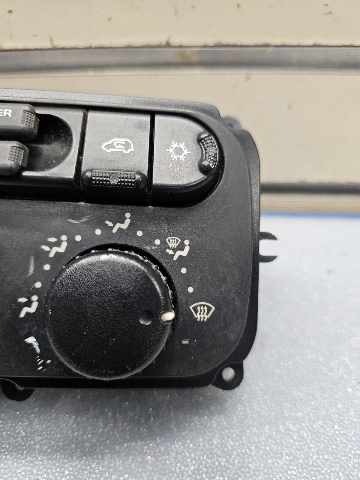 04-07 CARAVAN TOWN & COUNTRY Dash Climate Temperature Heater Control Conditioner