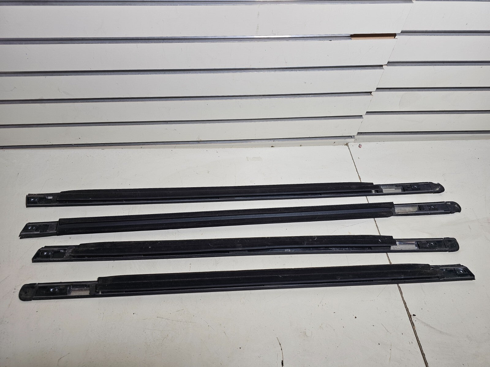 🔥05-10 CHRYSLER 300 300C WINDOW TRIM CHROME SWEEP BELT FELT MOLDING OEM SRT8