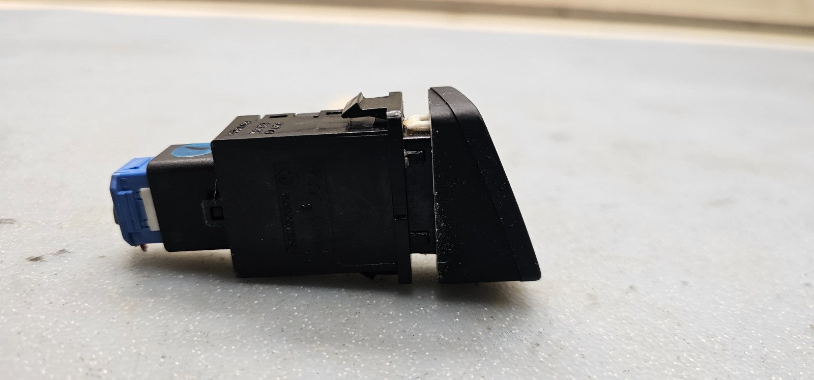 🔥05-06 Hyundai Tucson Rear Defrosted Defroster Heater Control Switch Button