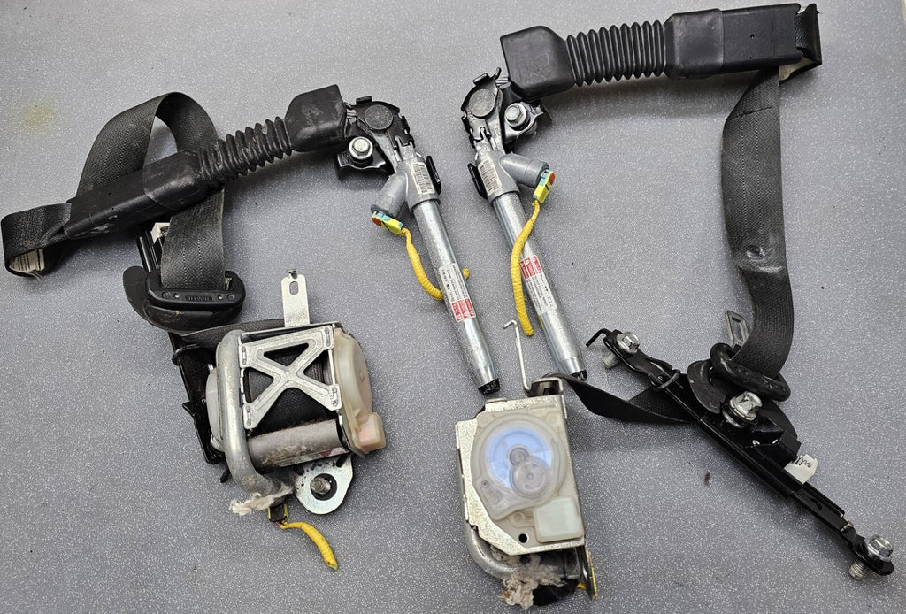11-16 Hyundai Elantra Front Driver Passenger Seat Belts Retractor Assembly Black