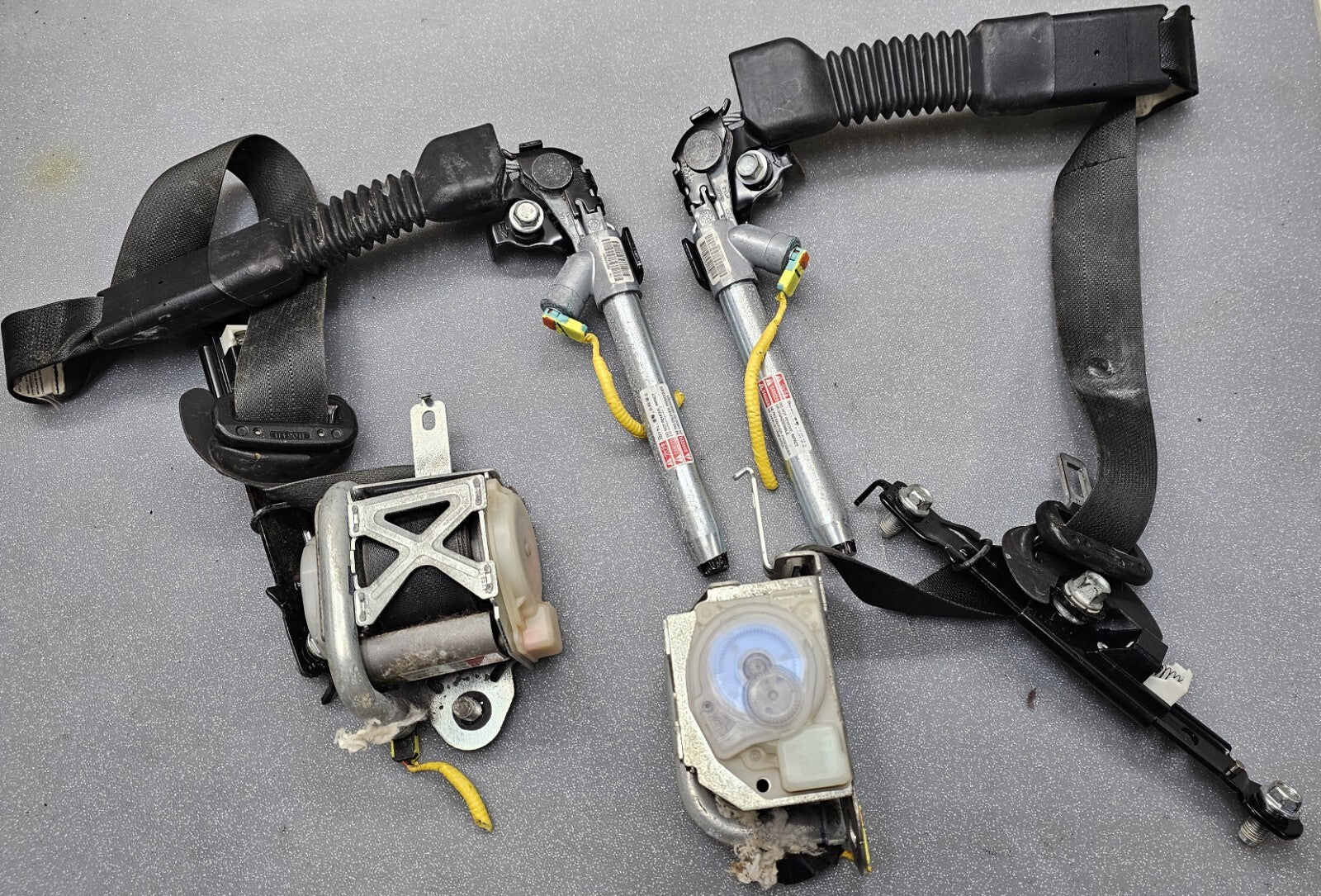 11-16 Hyundai Elantra Front Driver Passenger Seat Belts Retractor Assembly Black