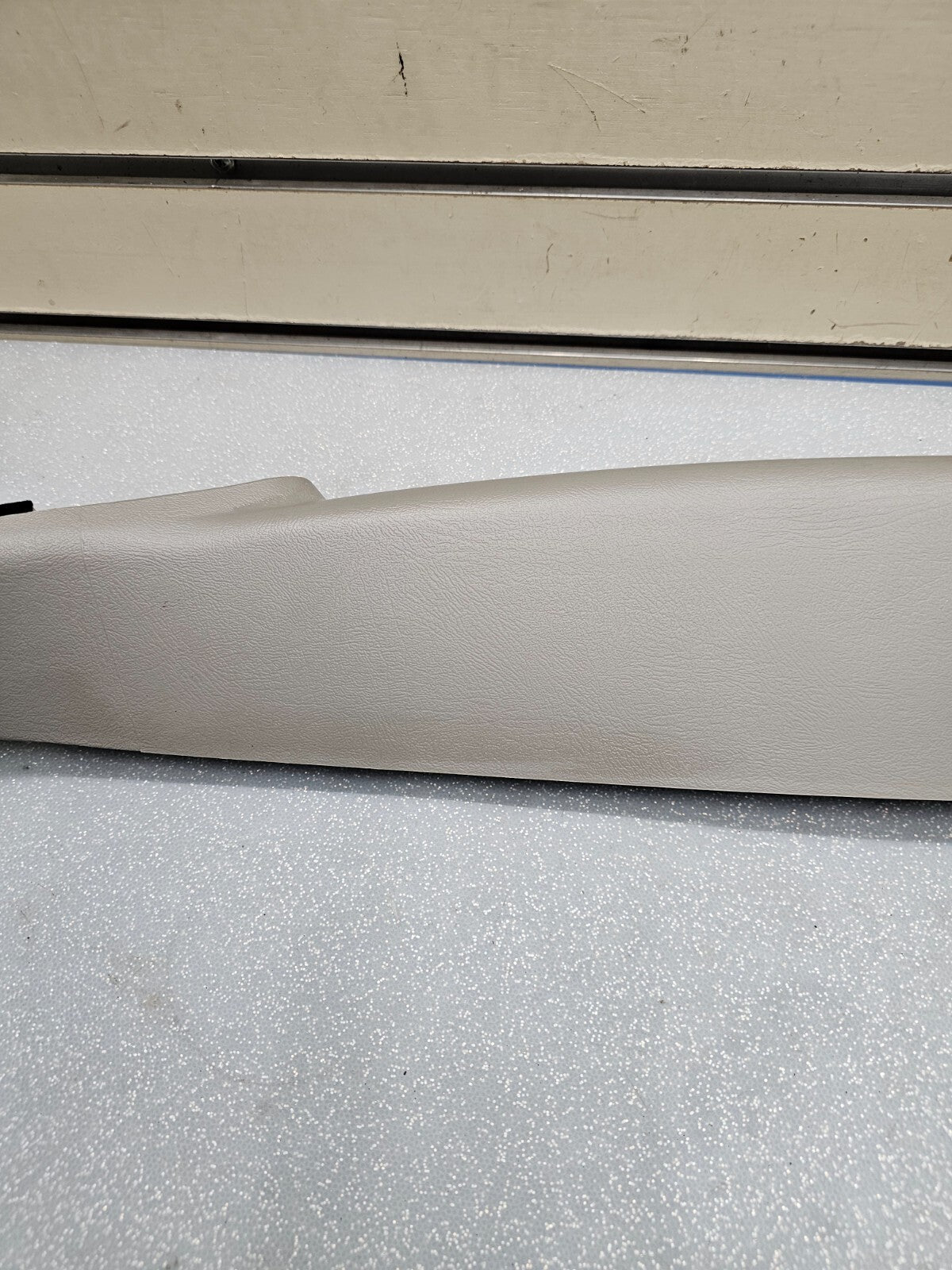 🔥99-06 SILVERADO SIERRA Roof Molding A PILLAR Trim LEFT Driver LIGHT GRAY P3