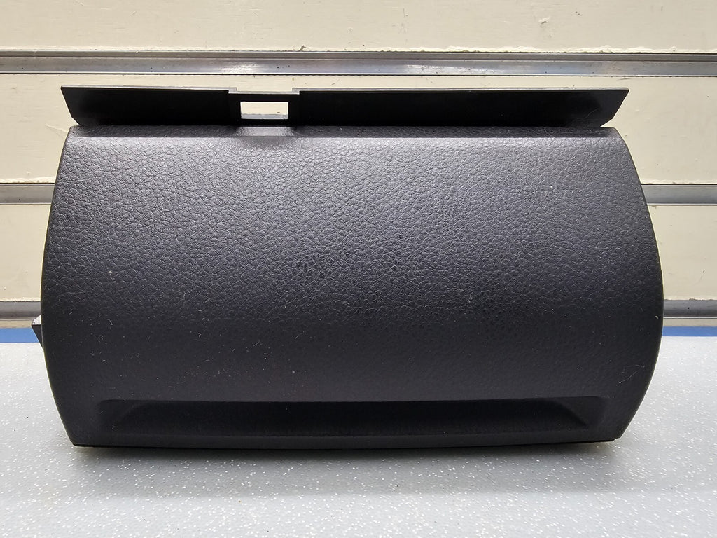 05-06 INFINITI G35 DASH PANEL GLOVE BOX STORAGE COMPARTMENT COVER LID TRIM BLACK