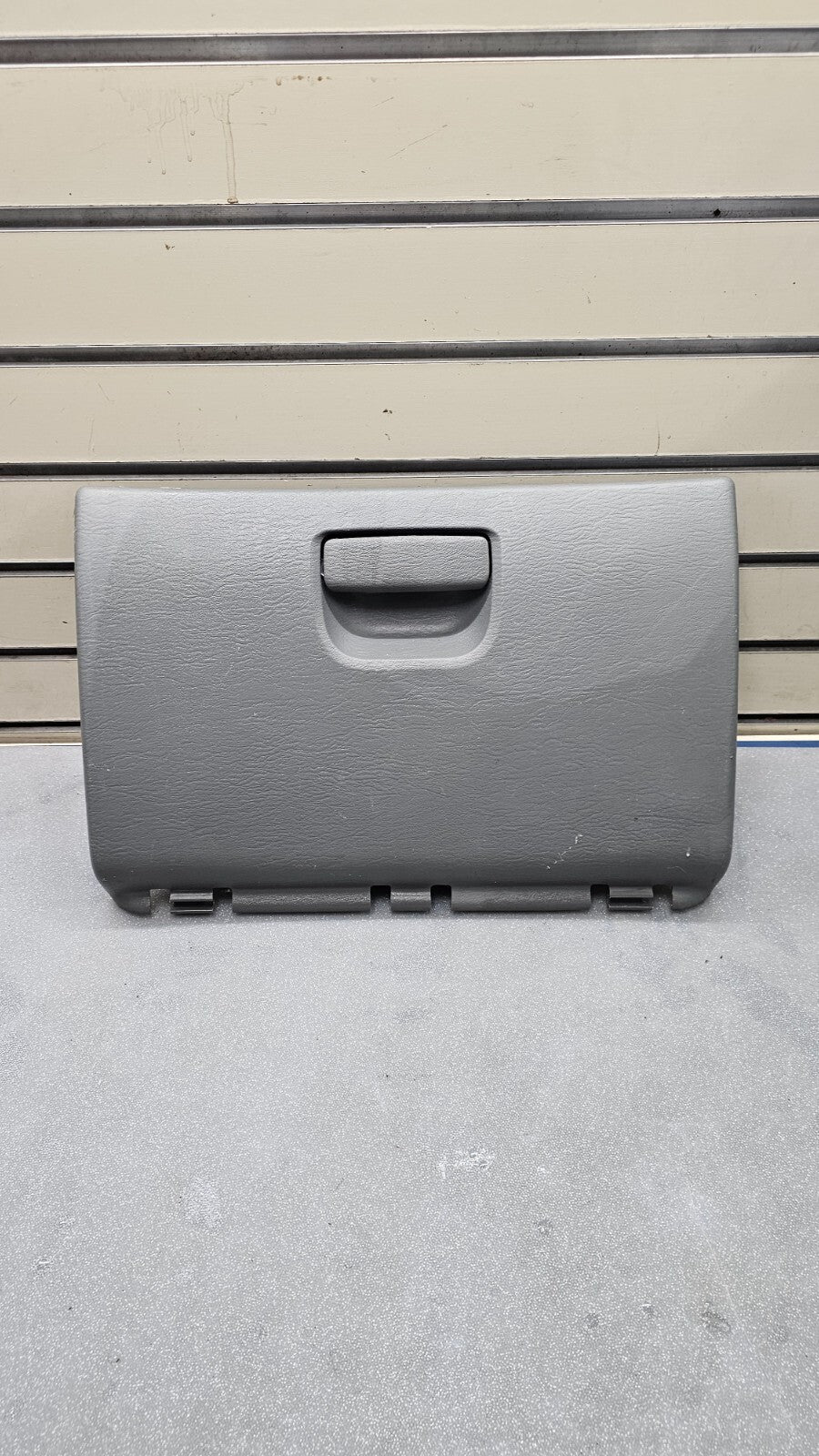 🔥01-07 CARAVAN TOWN COUNTRY VOYAGER DASH GLOVE BOX COMPARTMENT ASSEMBLY GRAY