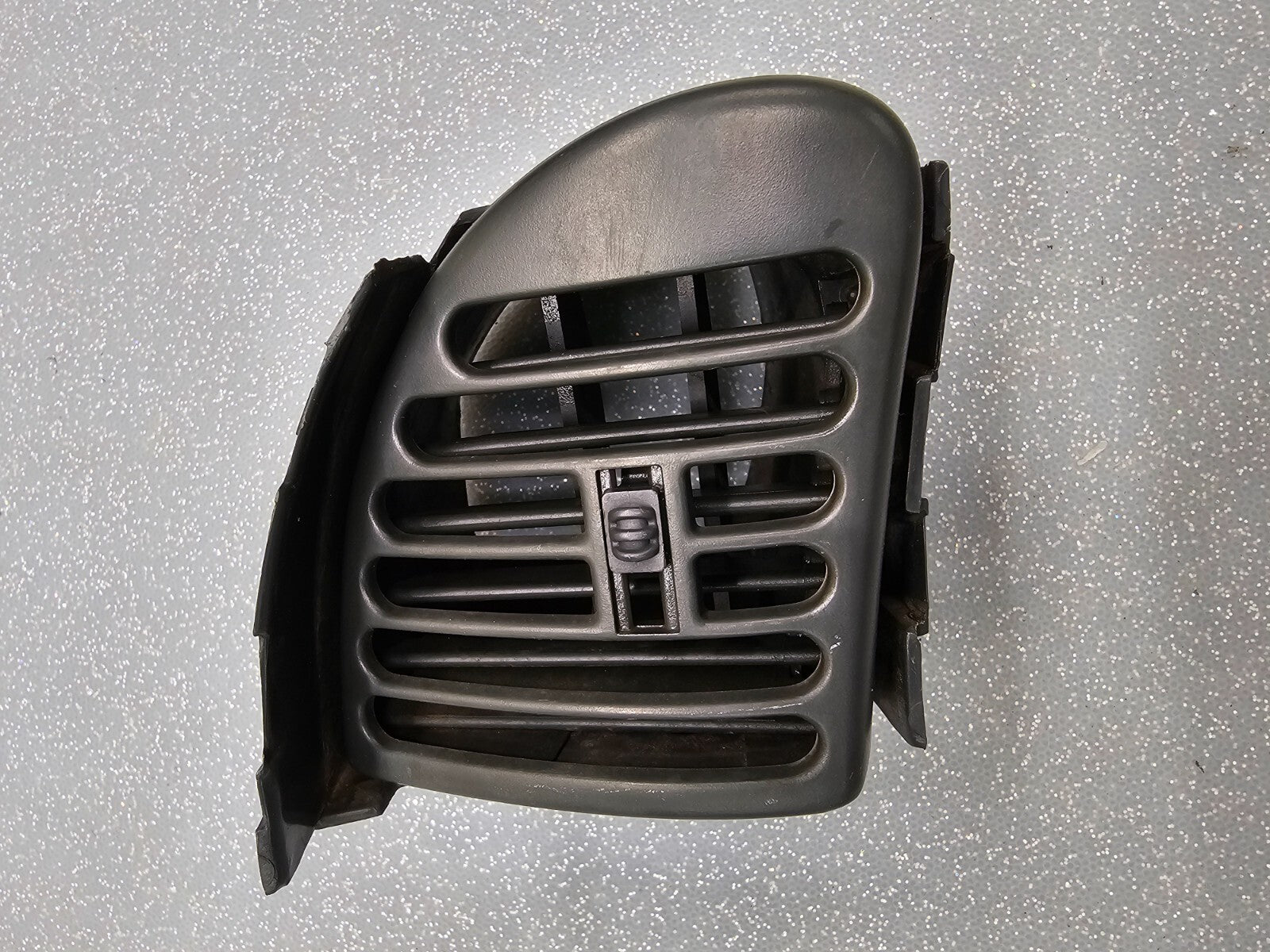 96-05 Chevry Astro GMC Safari Outer Left Driver A/C Heater Air Vent Grille Black