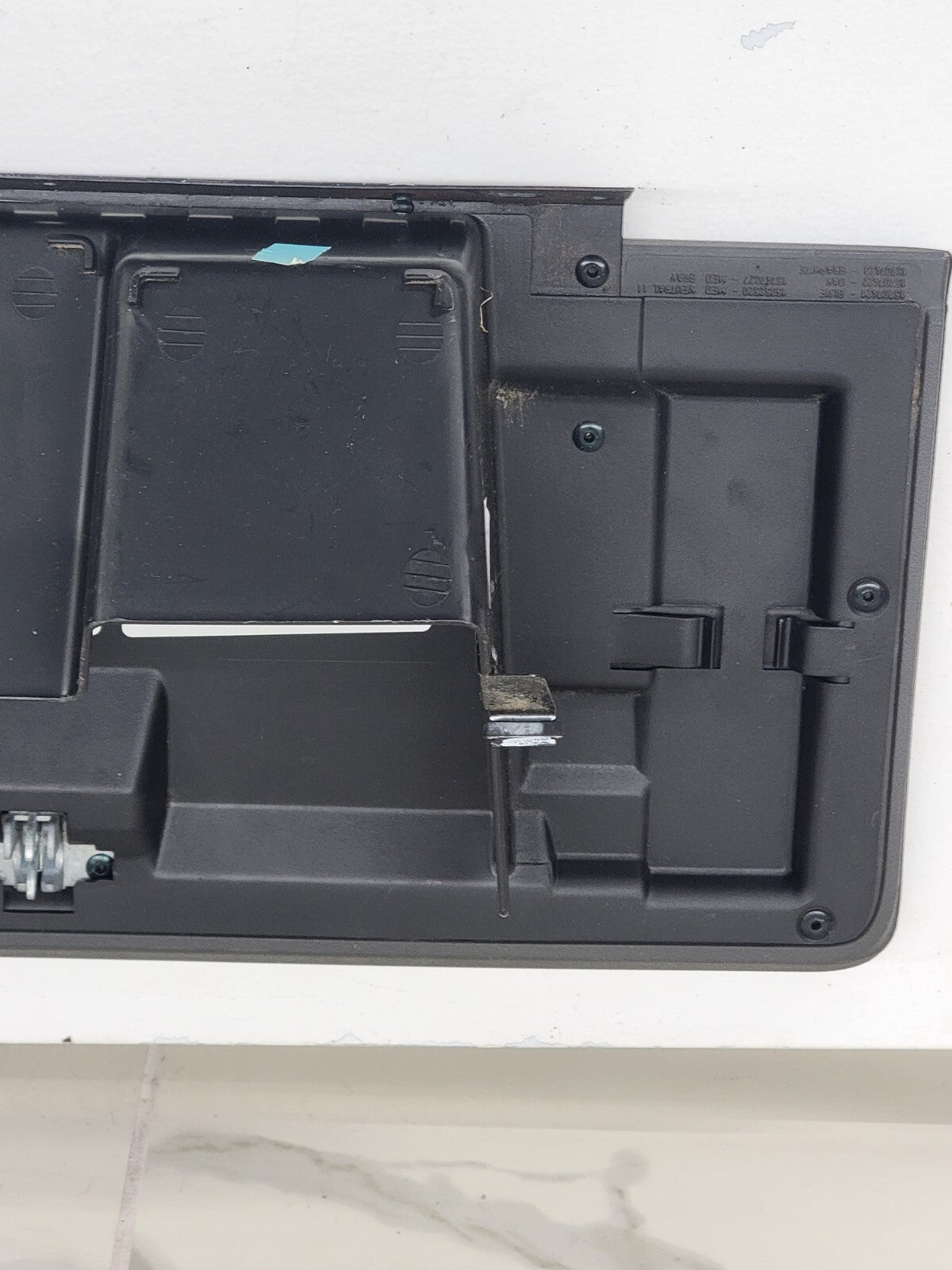 02-06 CADILLAC ESCALADE GLOVE BOX GLOVEBOX DASH STORAGE COMPARTMENT OE GRAY G9