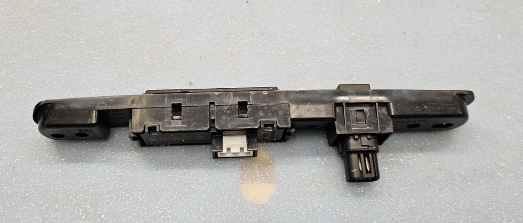 🔥2007-2012 GMC Acadia Traverse Hazard Light Control Switch PANEL Assembly Black