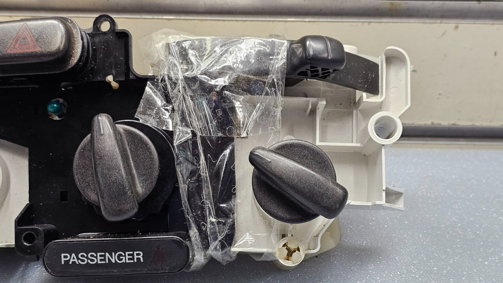 04-05 Toyota Yaris Dash Heater AC Tempreture Climate Control Module Conditioning