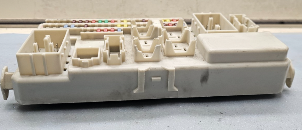 🔥04-09 MAZDA 3 BCM FUSE BOX JUNCTION INTERIOR BODY CONTROL MODULE