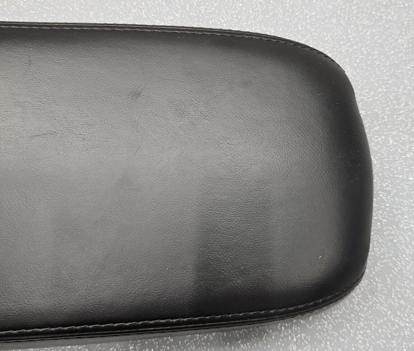 🔥07-10 Chrysler Sebring Center Console Lid Armrest Storage Assembly Top Black