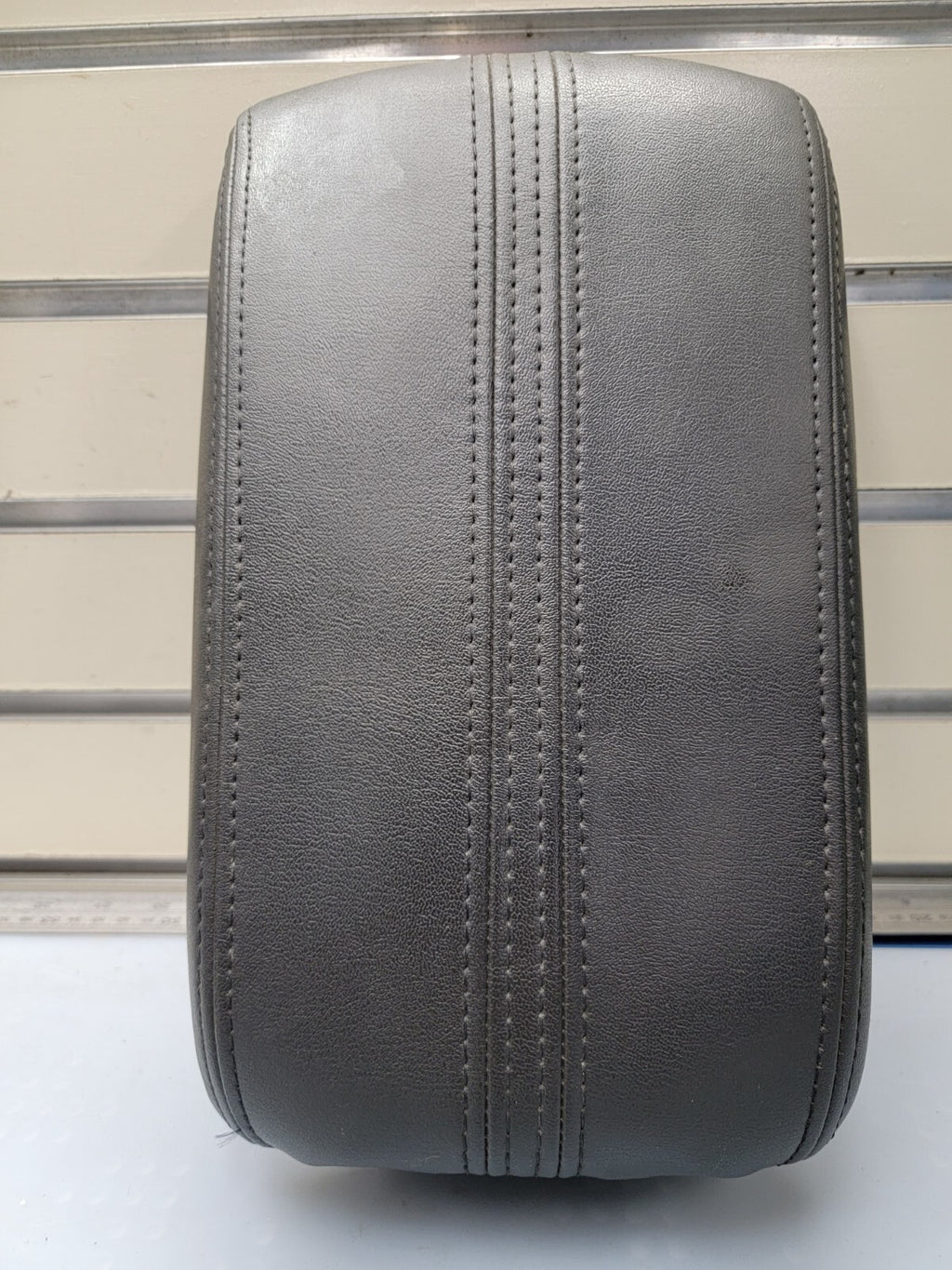 🔥2010 - 2012 Lincoln MKZ Center Console Lid Armrest Dark Gray Leather