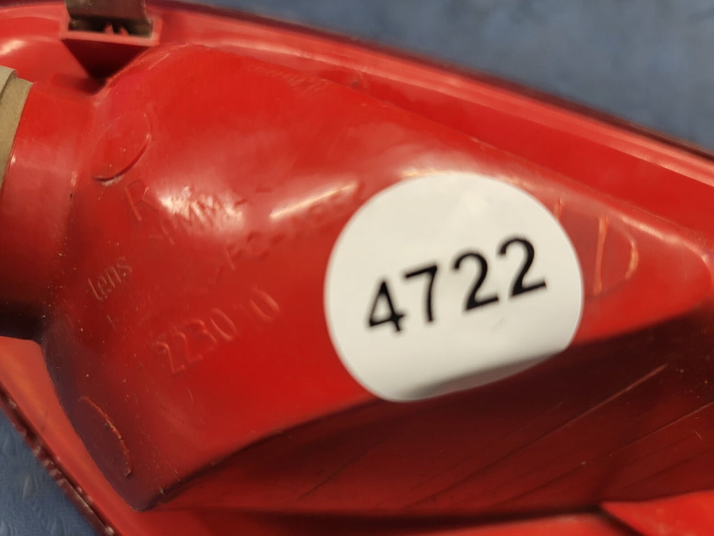 🔥2001-2005 Chrysler PT Cruiser Tail light RIGHT  side brake light assembly