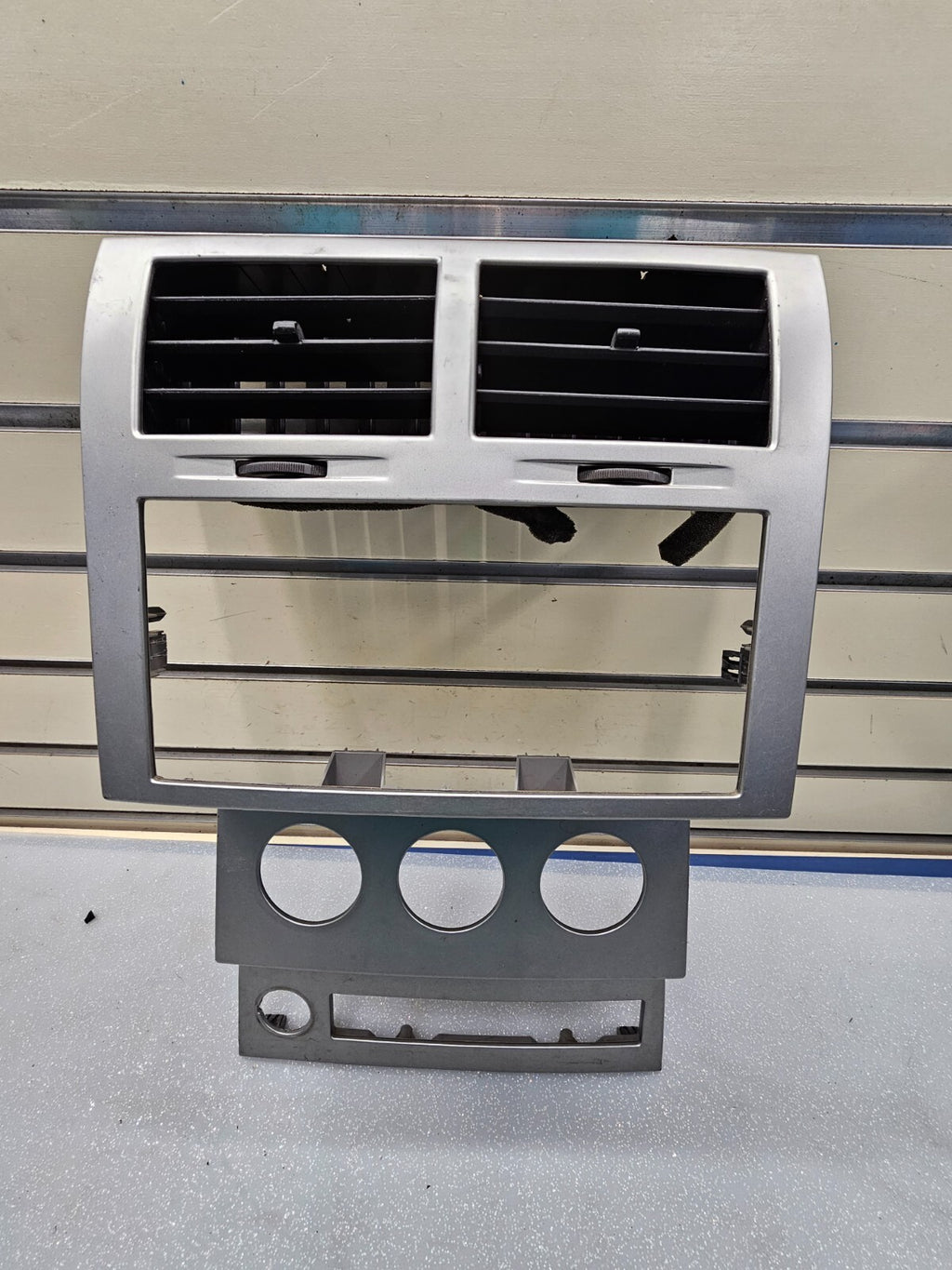 🔥2007-2012 Dodge Nitro Dash Radio Trim Bezel Silver W/ CLIMATE CONTROL SILVER