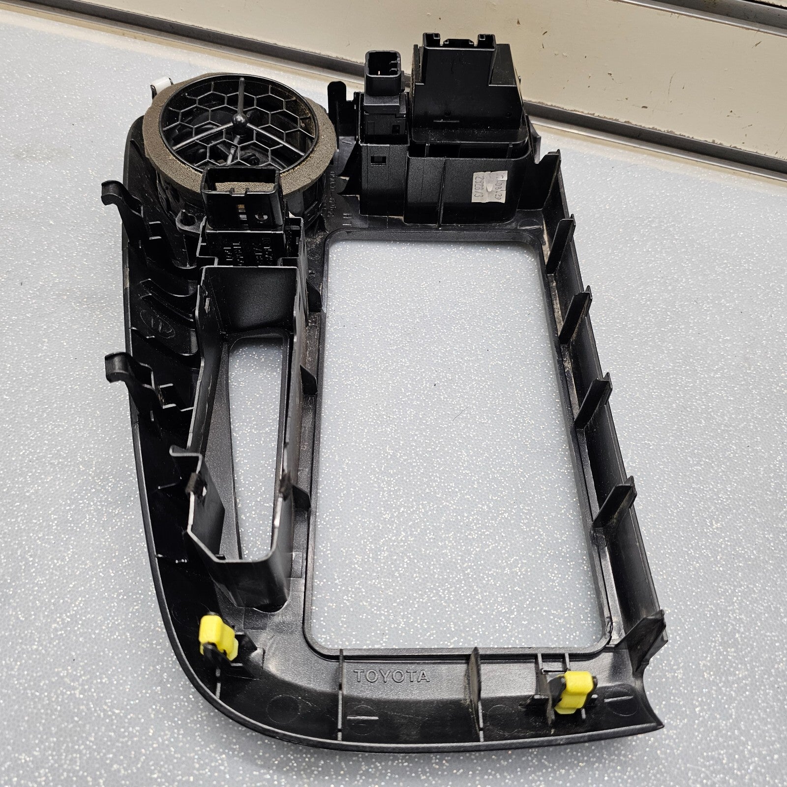 🔥03-08 Toyota MATRIX Pontiac VIBE Center Dash Radio Bezel Trim Panel SILVER B26