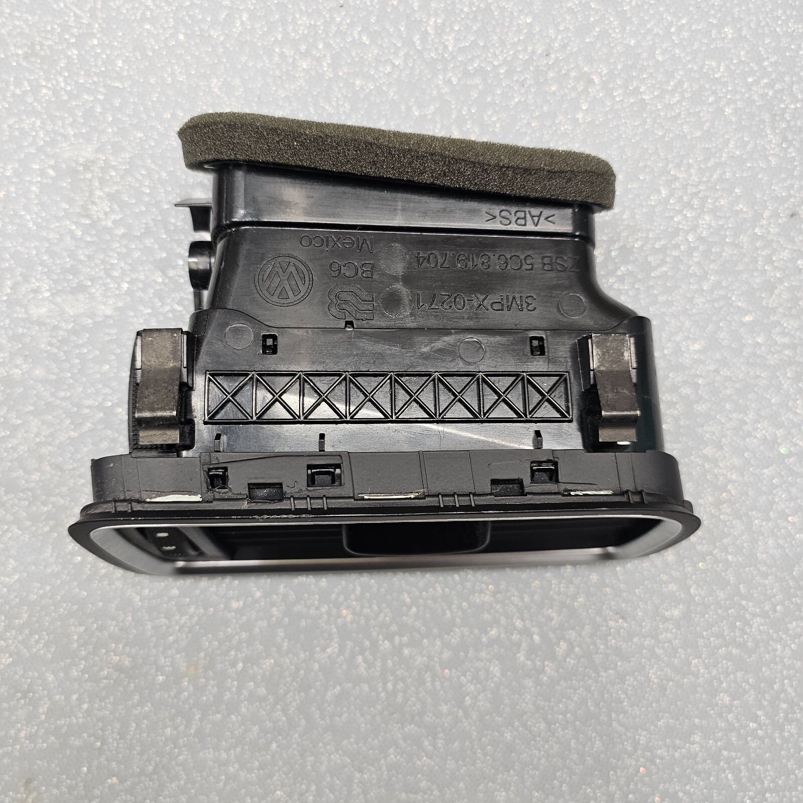 🔥11-18 VW Volkswagen Jetta Right Passenger Center Dash AC Air Vent Heater Trim