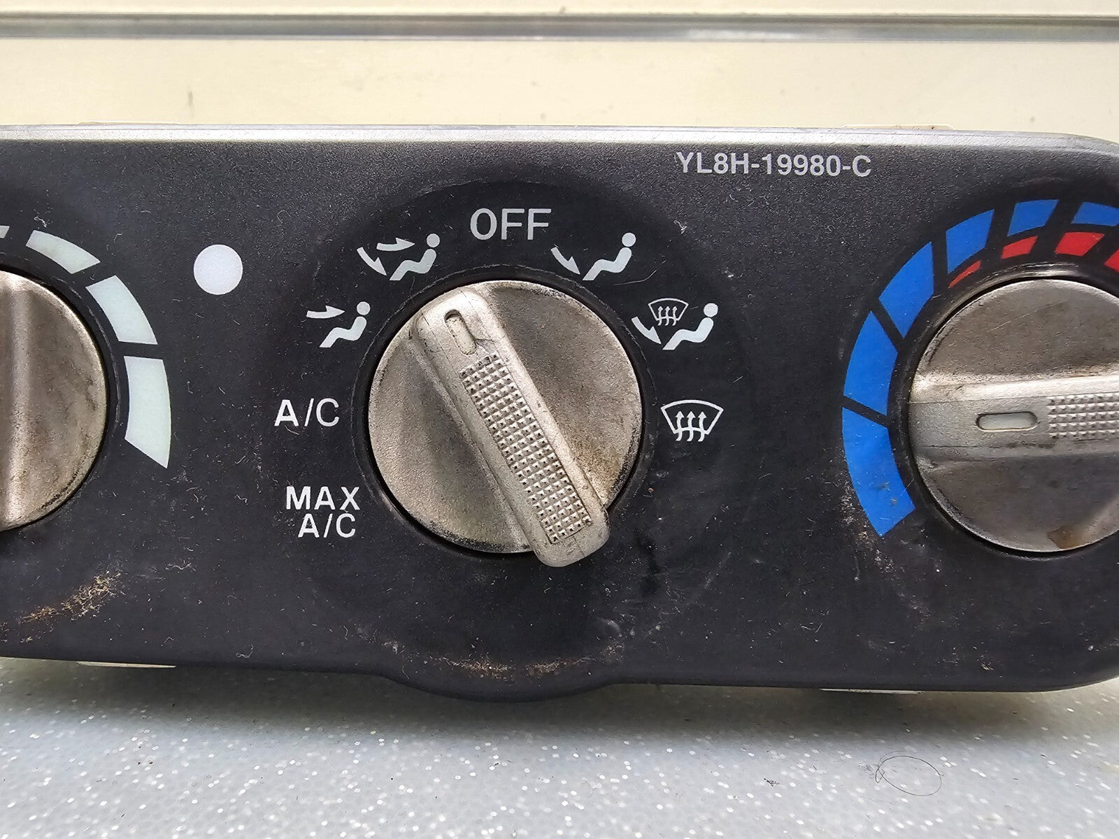 01-04 Tribute Dash AC Heater Climate Control Panel Temperature Conditioner Unit