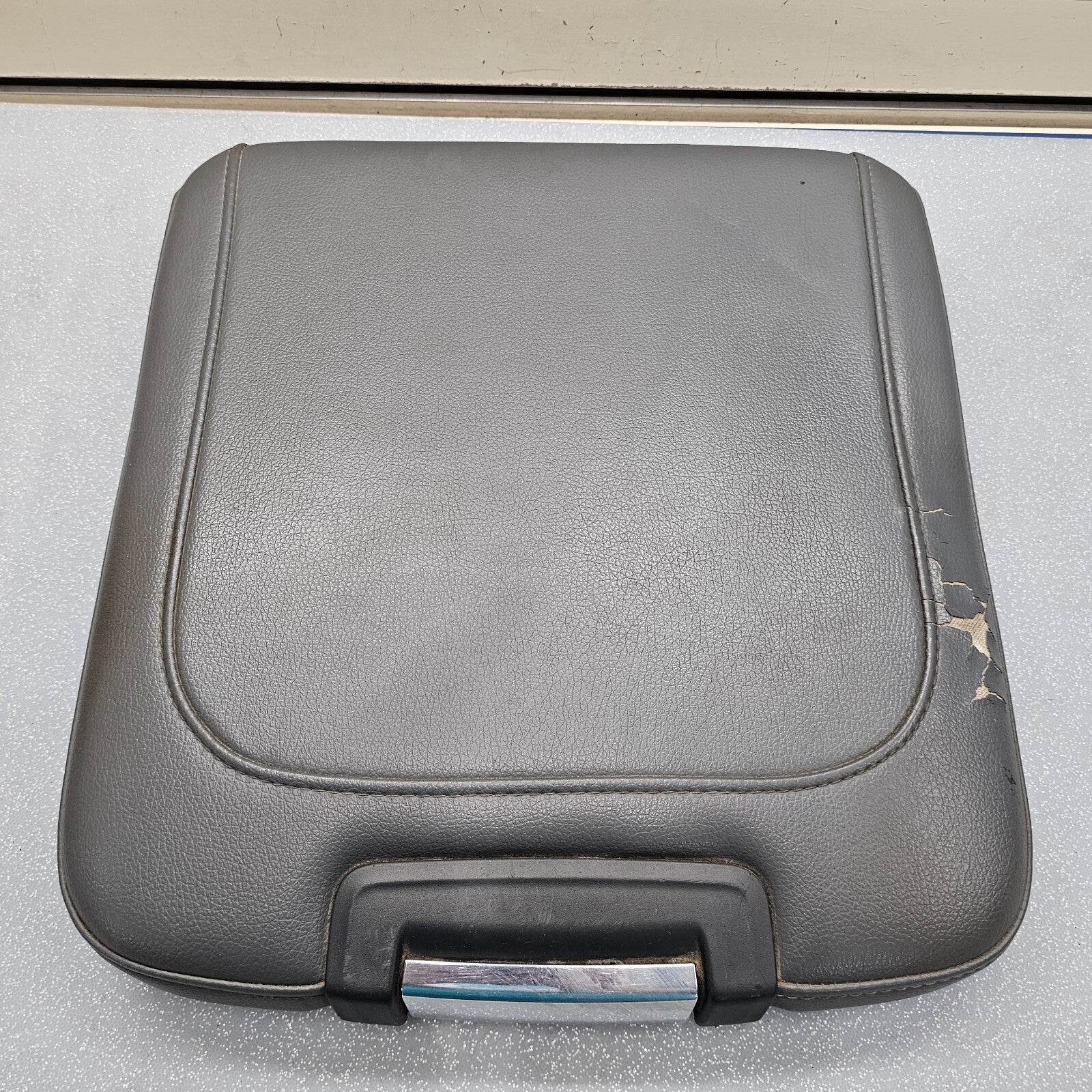 🔥13-18 Dodge Ram Center Console Lid Armrest Leather Cover Top Pad Assembly Gray