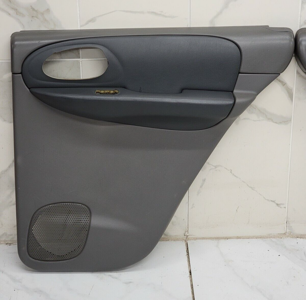 🔥2002-2009 CHEVROLET Trailblazer Gray REAR PASSENGER RIGHT SIDE Door Panel D8