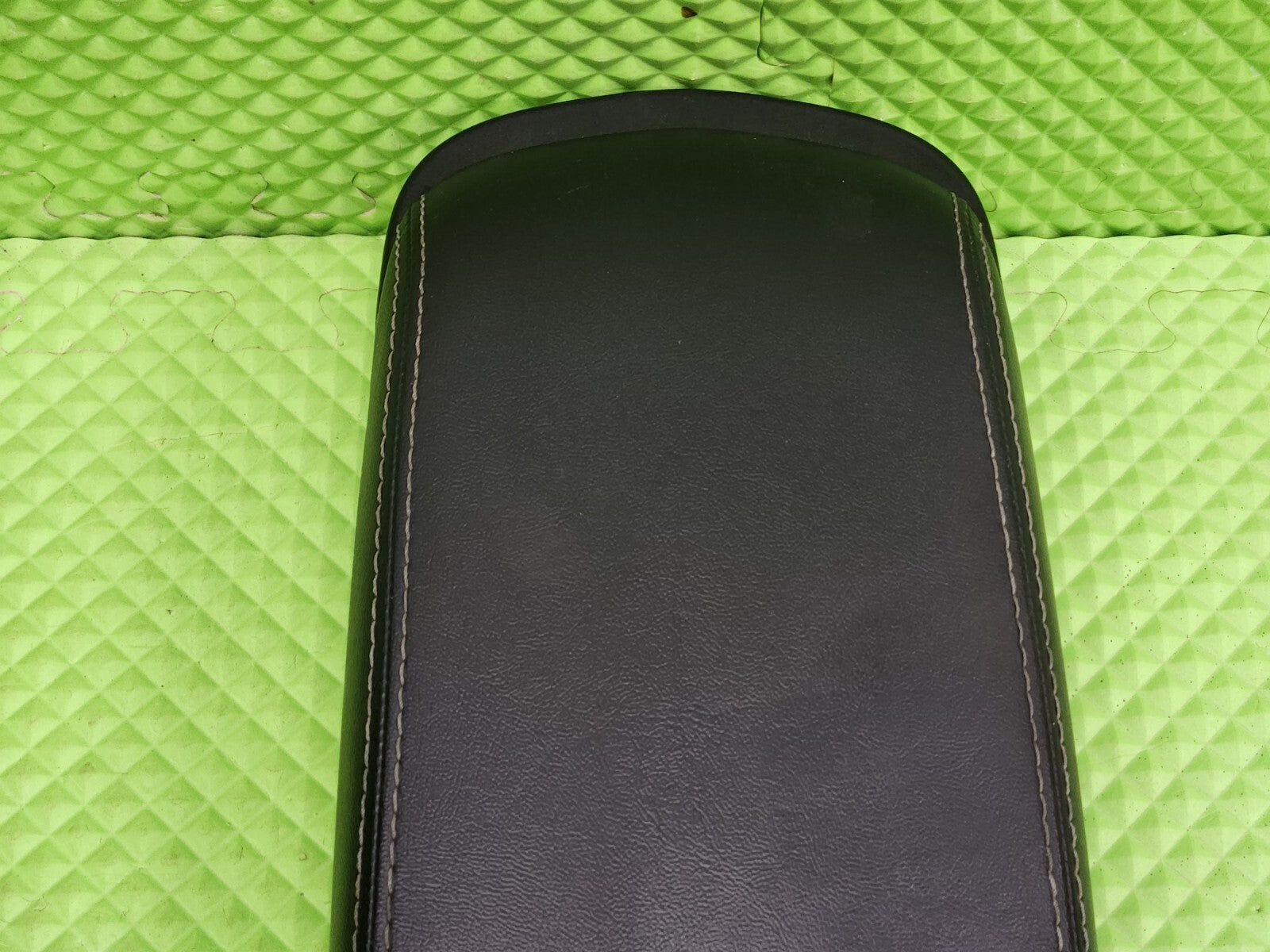 🔥2011-2014 CHRYSLER 200 DODGE AVENGER CENTER CONSOLE LID ARM REST BLACK