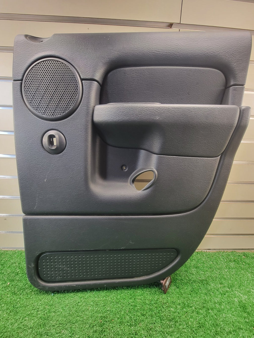 🔥02-05 Dodge RAM Interior DOOR Panel Rear RIGHT PASSENGER GRAY v1 G22