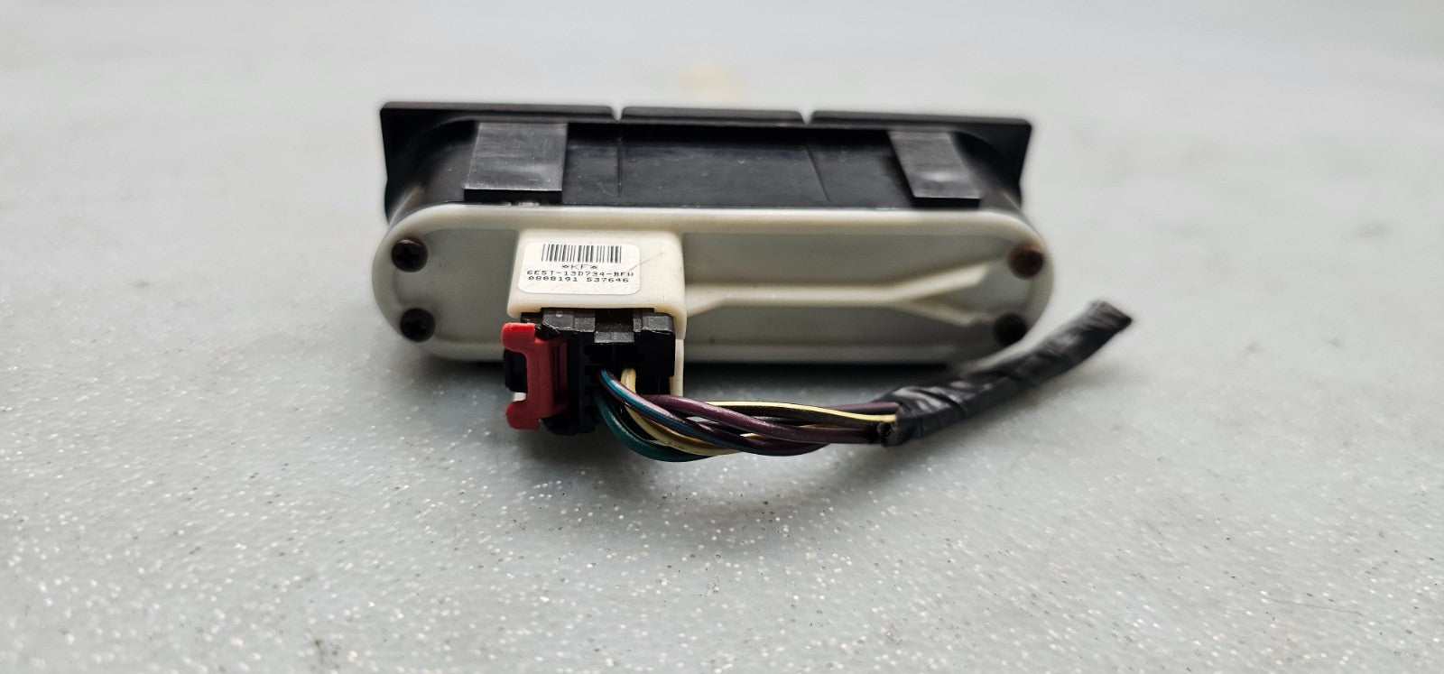 🔥06-09 FUSION MERCURY MILAN CENTER DASH HAZARD BUTTON SWITCH PASS RADIO BEZEL