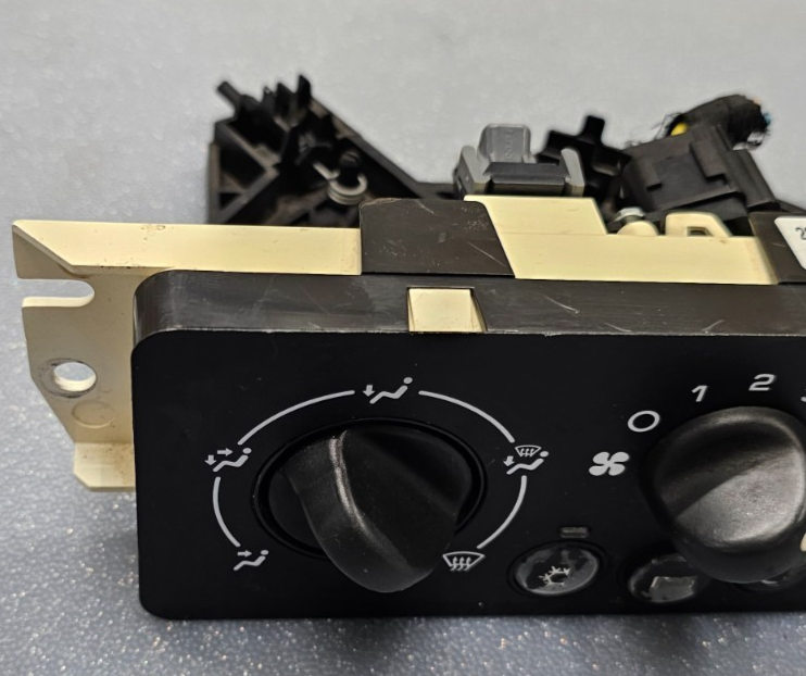 🔥03-07 Saturn ION Climate Control AC Heater Temperature HVAC Panel