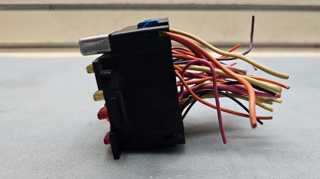🔥95-00  Silverado Sierra Tahoe yukon Cabin Fuse Box Relay Junction Block Black