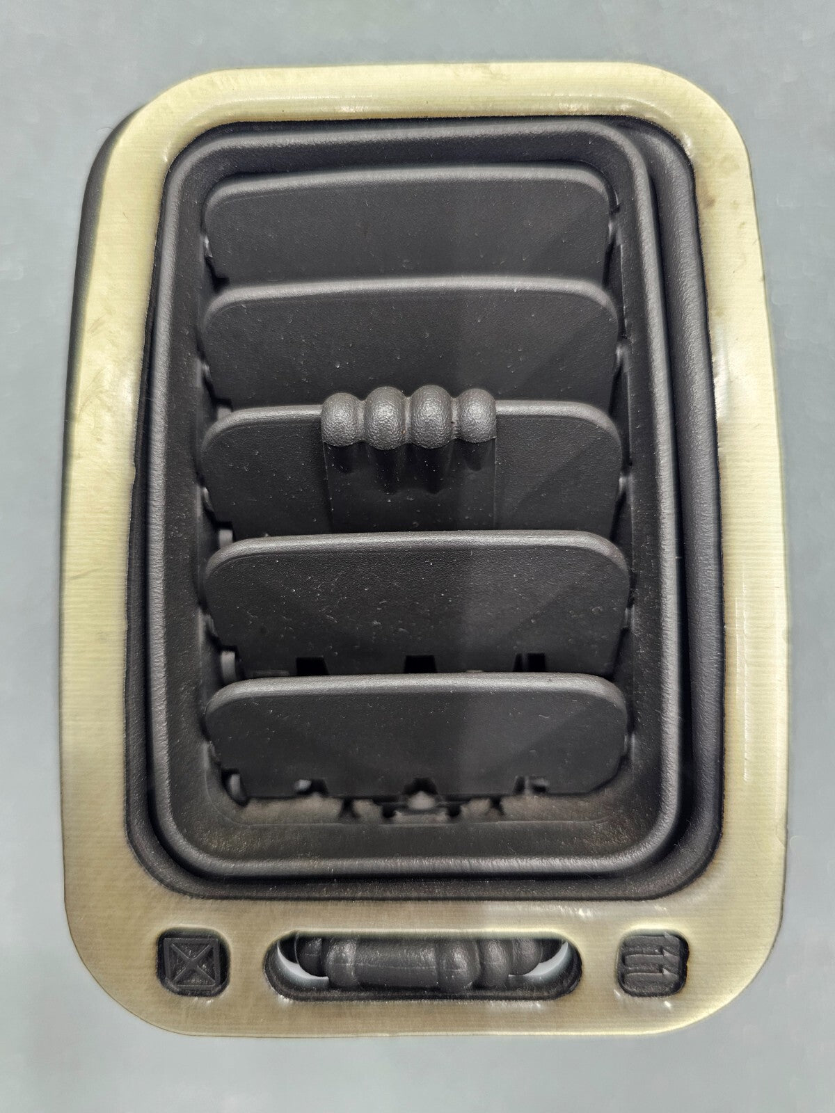🔥99-06 Silverado Tahoe Dash Air Vent Heater Climate Temperature Left GOLD OEM