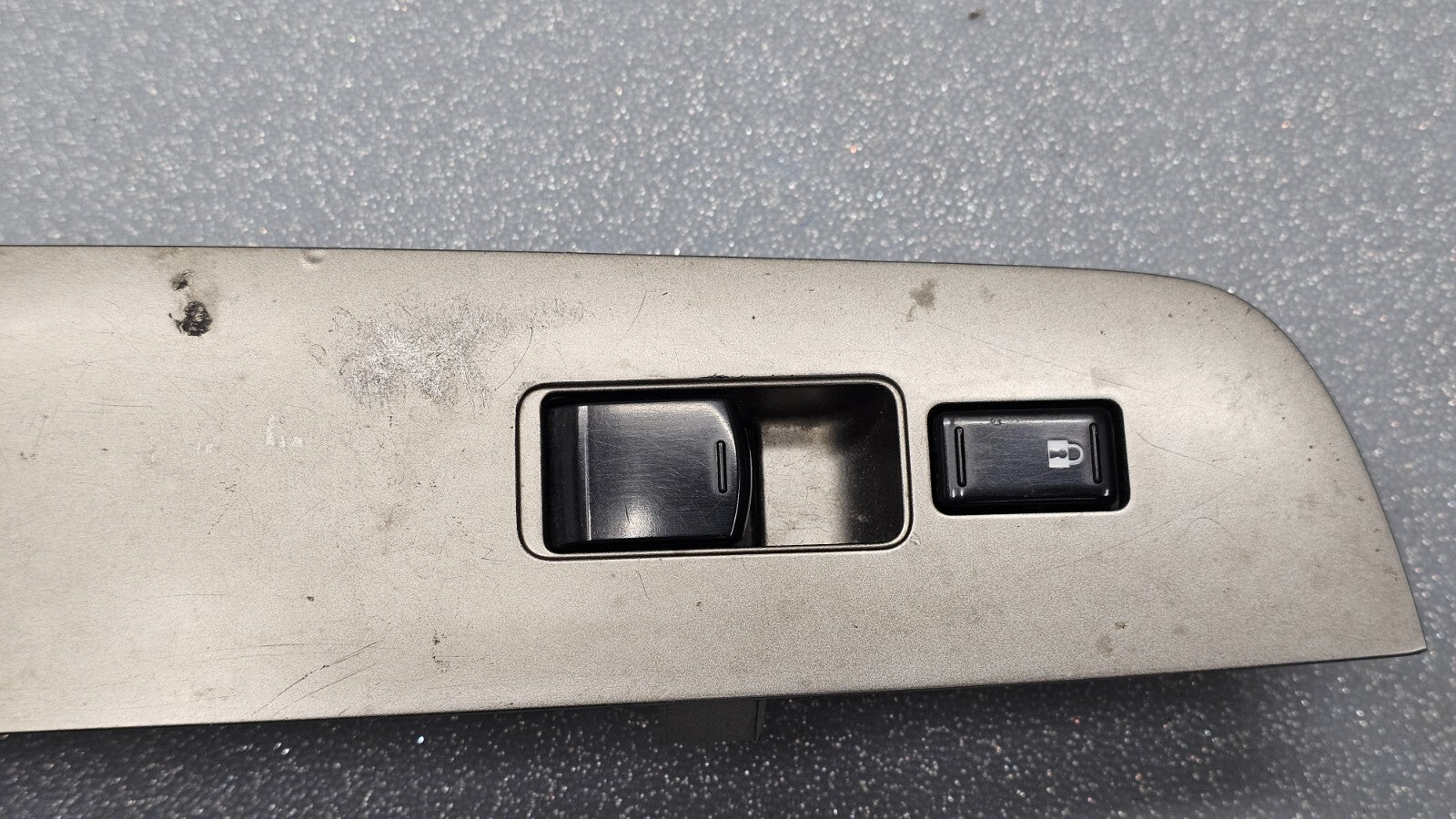 🔥07-09 Versa Front Right Passenger Door Window Switch Lock Control Silver OEM