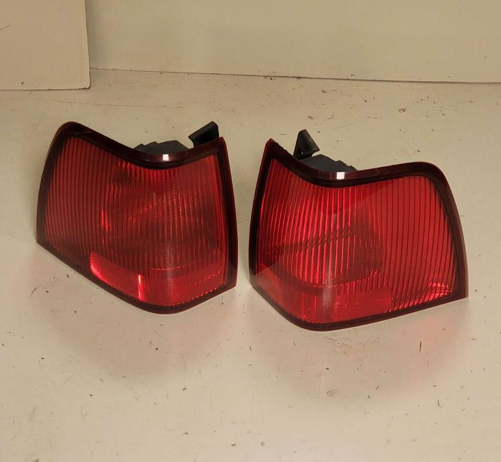 🔥2003-2006 LINCOLN NAVIGATOR TAIL LIGHT SET