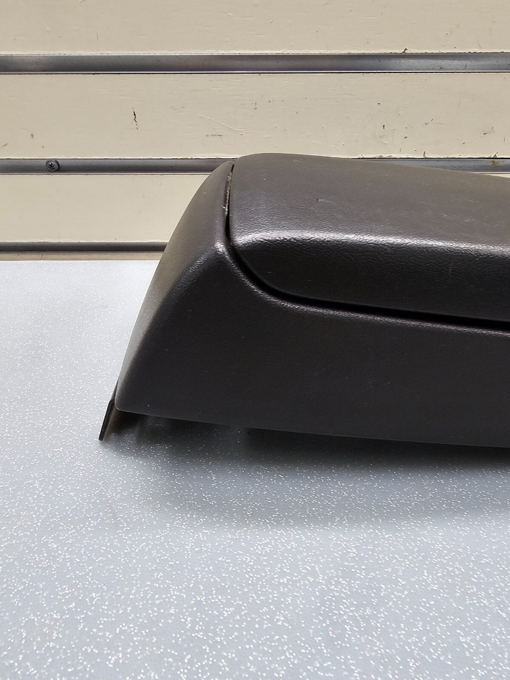 🔥04-12 GMC Canyon Chevy Colorado Center Console Arm Rest Lid BLACK OEM