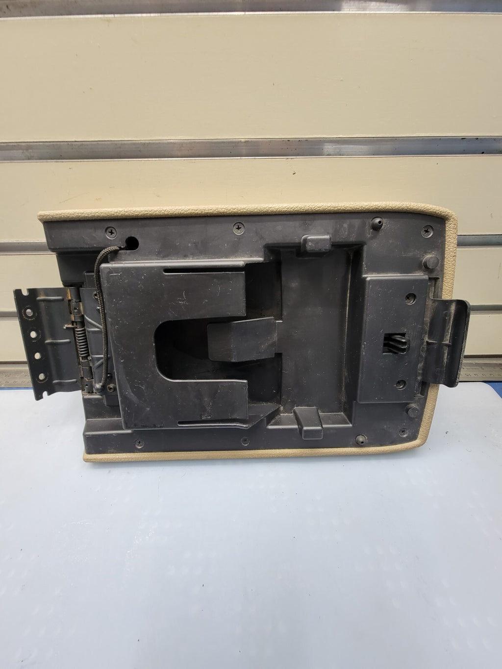 🔥06-10 FORD EXPLORER MERCURY MOUNTINEER CENTER CONSOLE ARM RESTER LID TAN