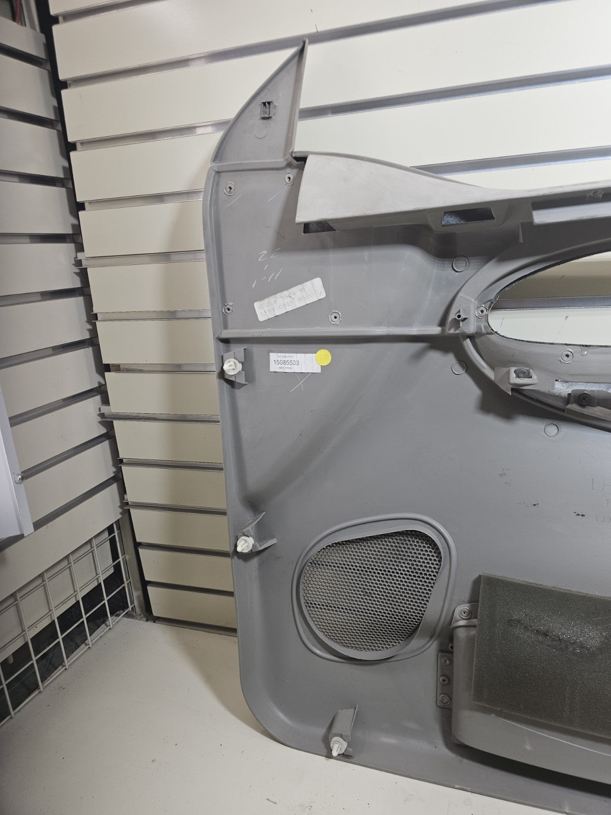 🔥02-09 CHEVY TRAILBLAZER Door Panel  Front LEFT Driver Arm Rest LIGHT GRAY D8