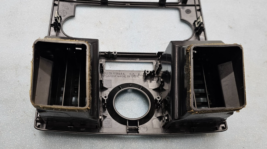 🔥05-07 CHRYSLER 300 CENTER DASH RADIO BEZEL CENTER TRIM PANEL SILVER OEM B16