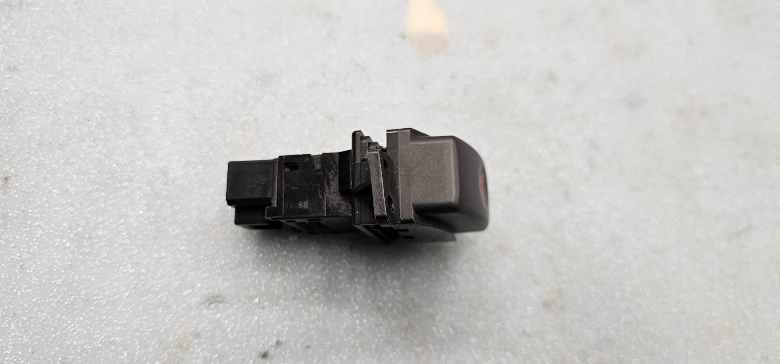 🔥00-04 SUBARU OUTBACK SEDAN 4-DR EMERGENCY HAZARD CONTROL SWITCH BUTTON BLACK