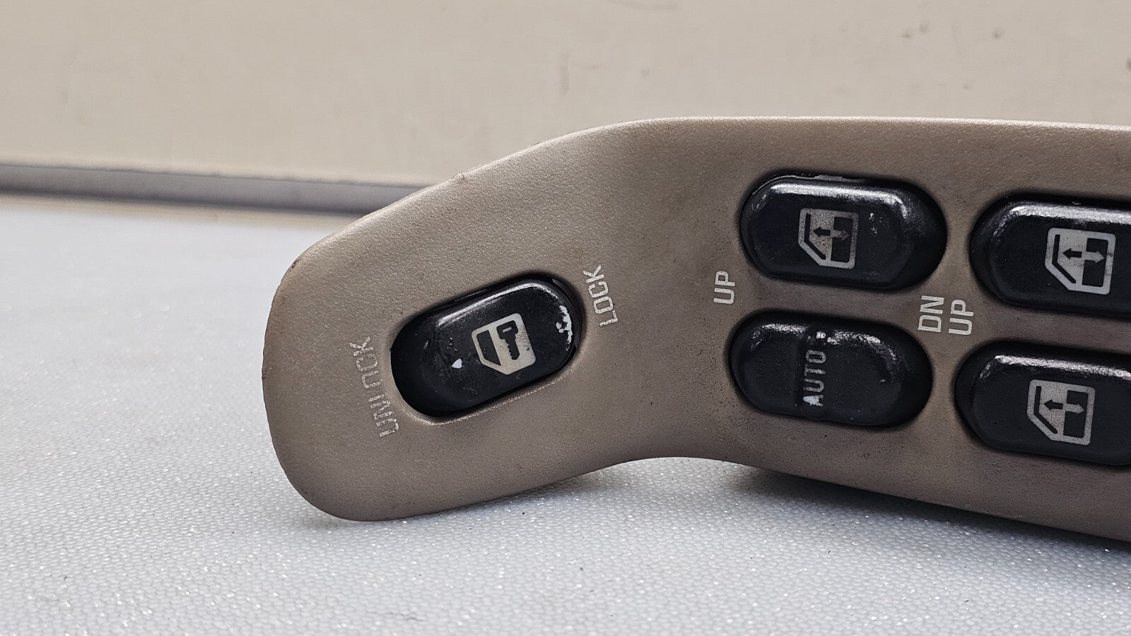 96-98 Achieva Cutlass Supreme Left Driver Master Door Window Control Switch Tan
