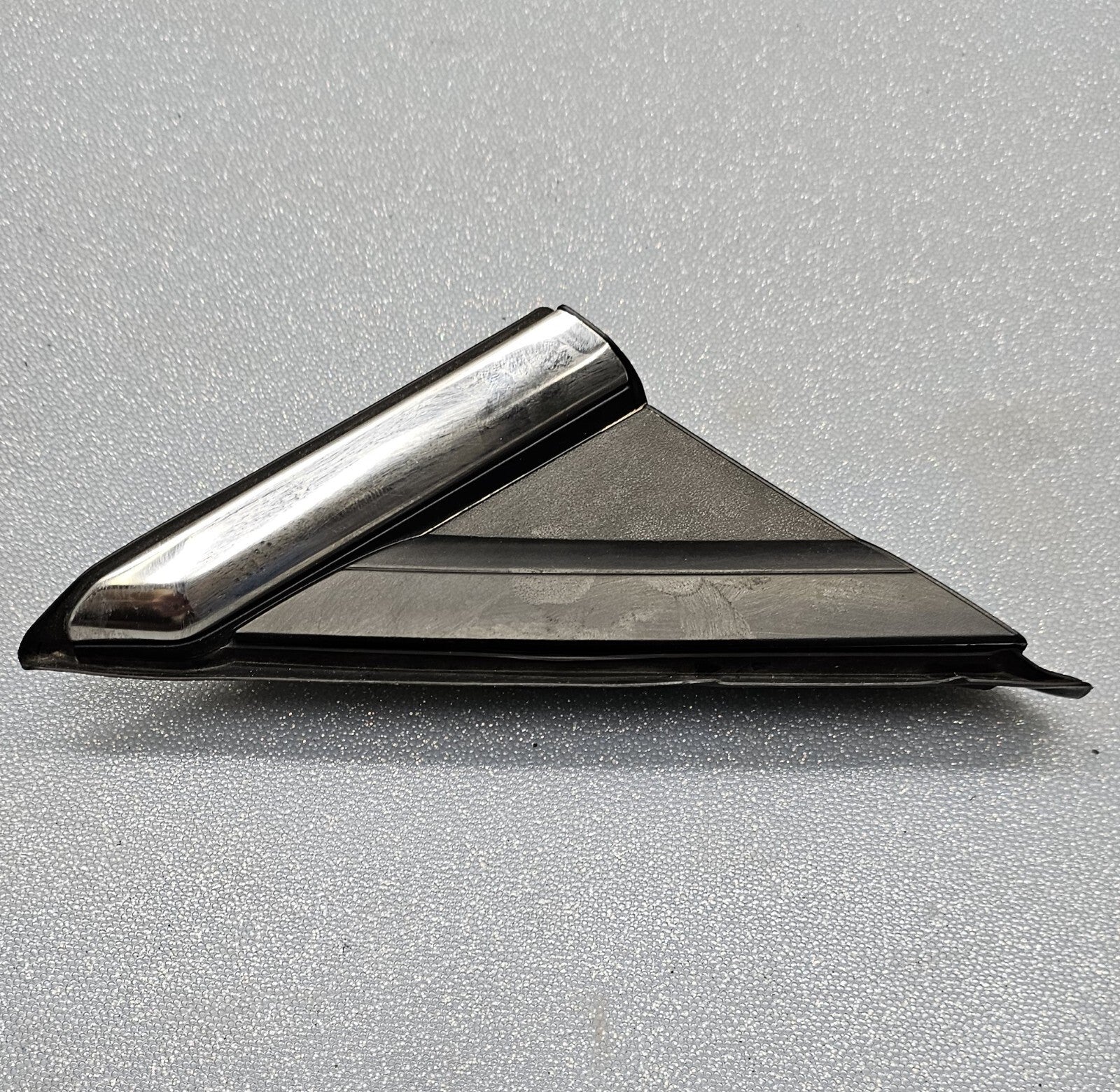 🔥13-20 FORD FUSION FRONT RIGHT FENDER CORNER MOLDING Trim