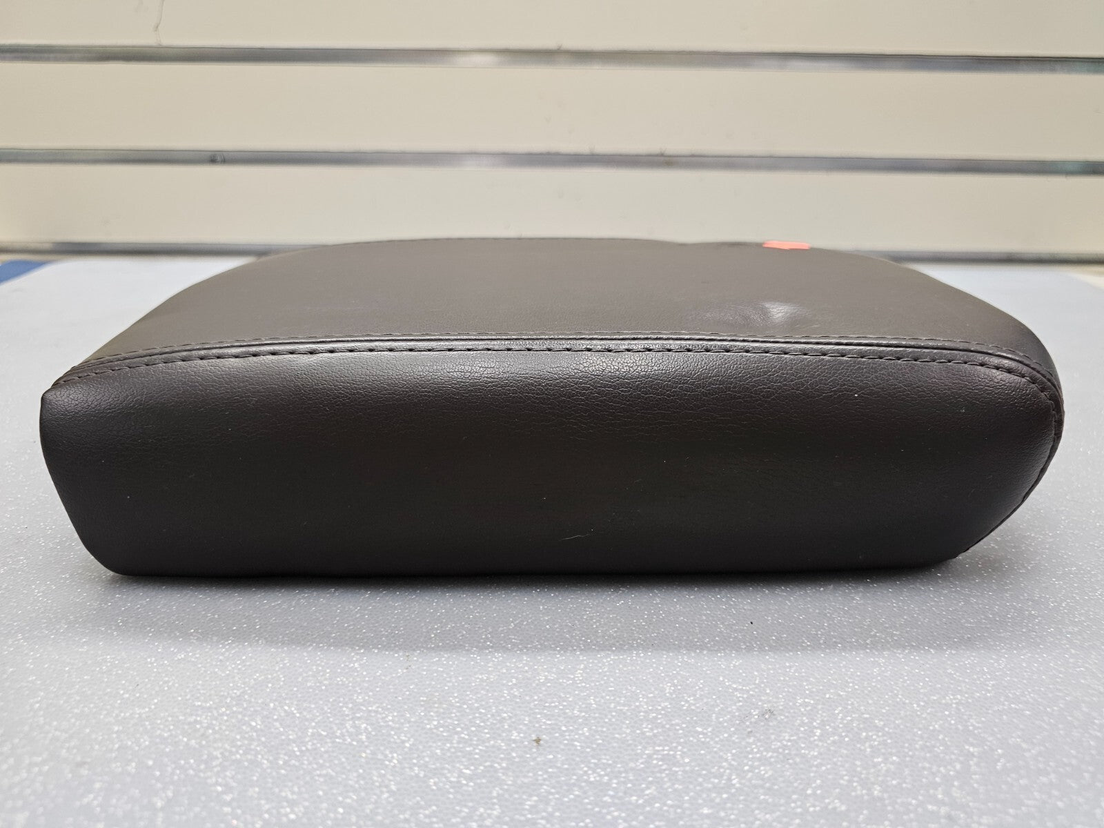 07-17 TRAVERSE ACADIA Enclave Leather Armrest Center Console Lid Assembly BLACK